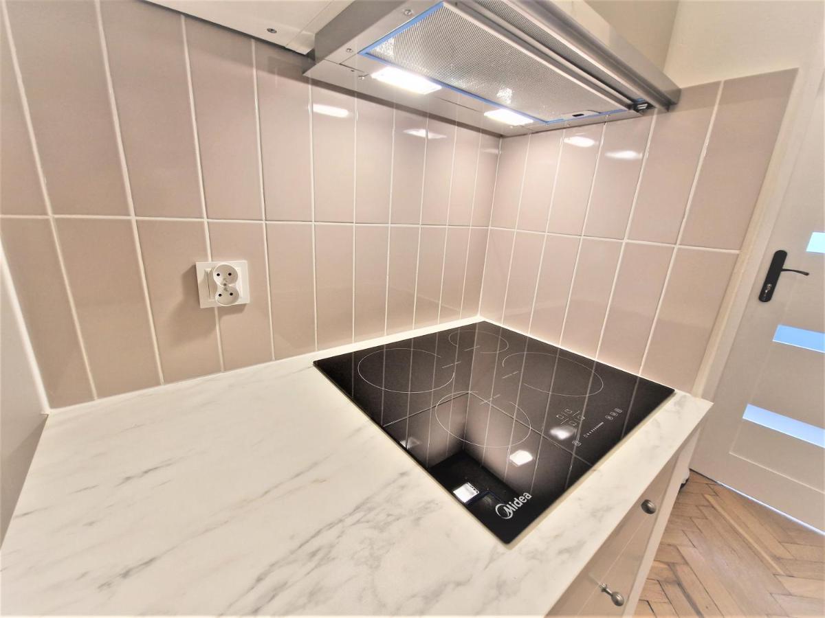 J&W Apartments Swietojanska Rooms Varsovia Exterior foto