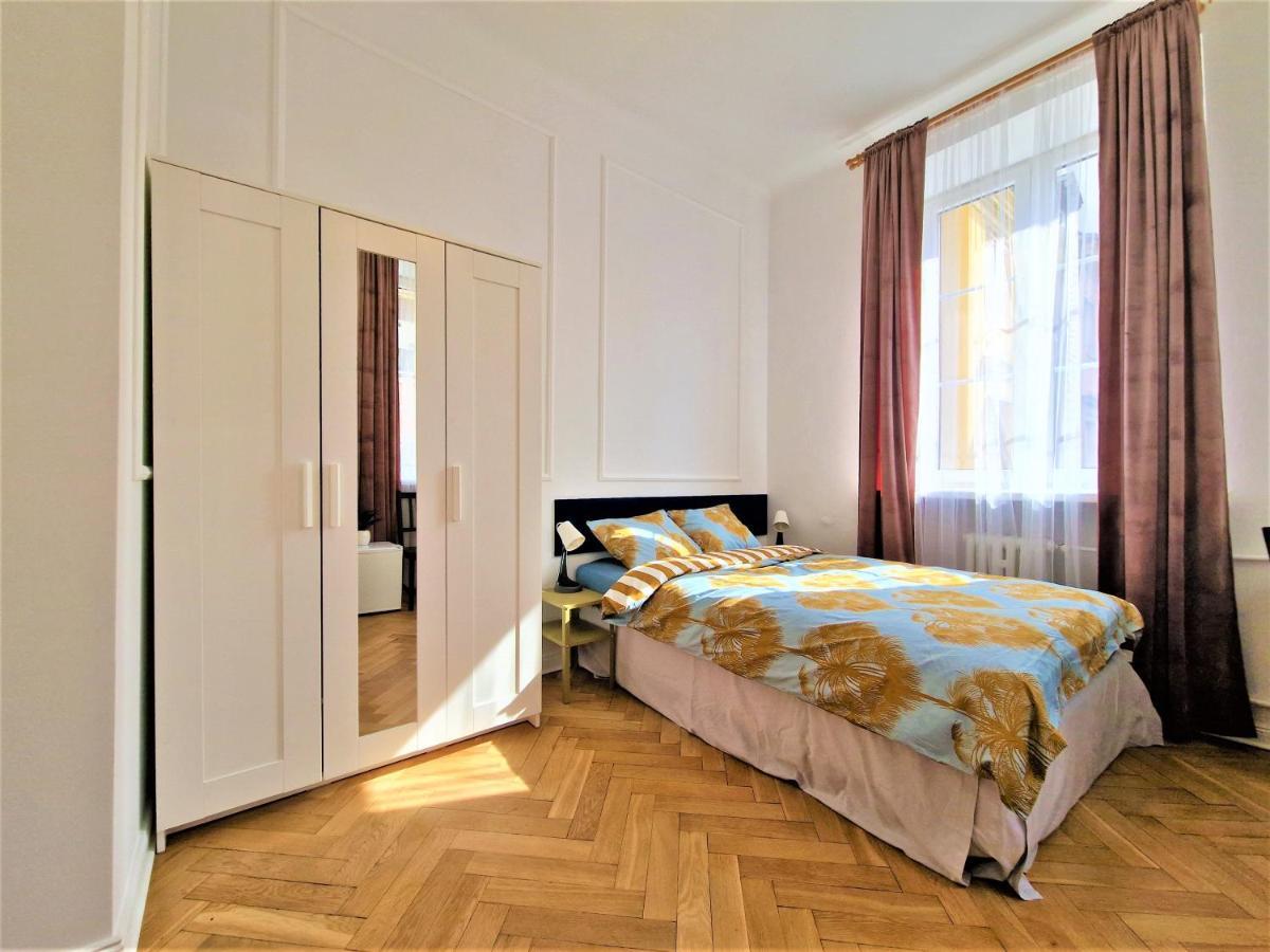 J&W Apartments Swietojanska Rooms Varsovia Exterior foto