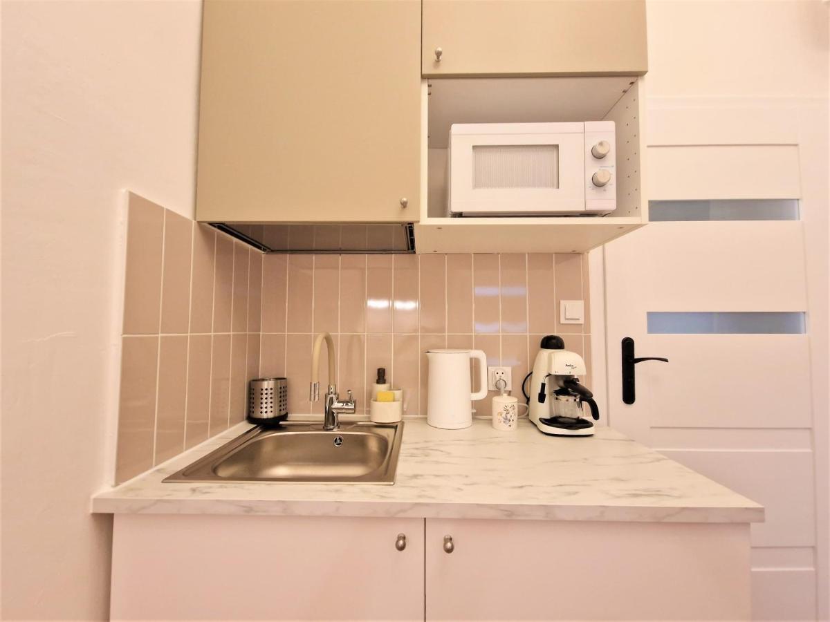 J&W Apartments Swietojanska Rooms Varsovia Exterior foto