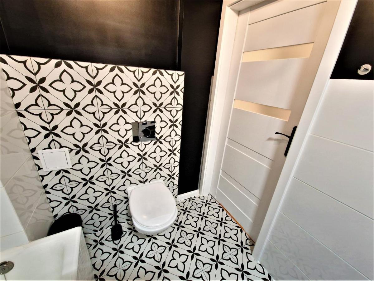 J&W Apartments Swietojanska Rooms Varsovia Exterior foto