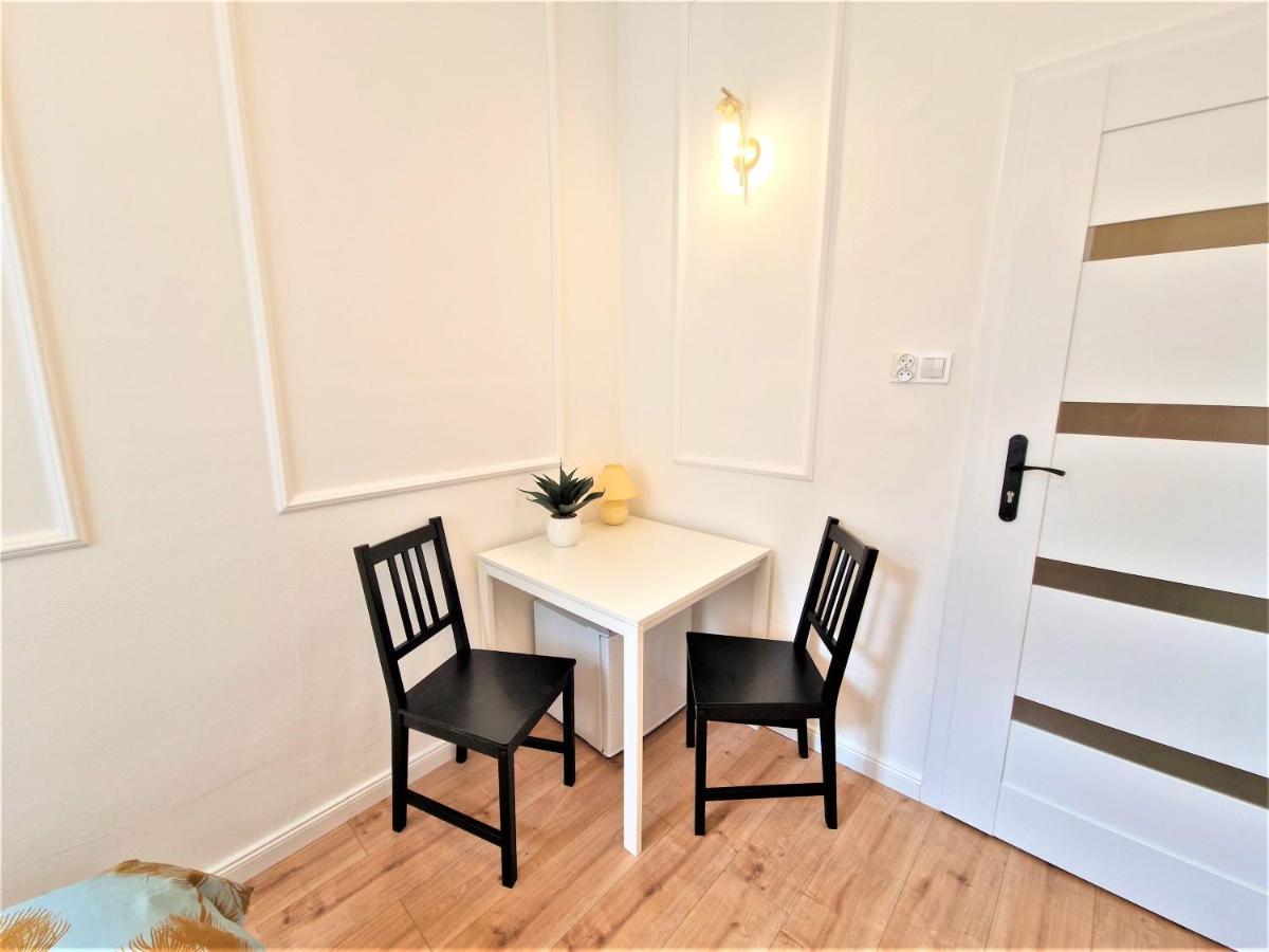 J&W Apartments Swietojanska Rooms Varsovia Exterior foto