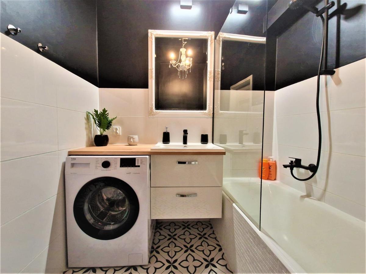 J&W Apartments Swietojanska Rooms Varsovia Exterior foto