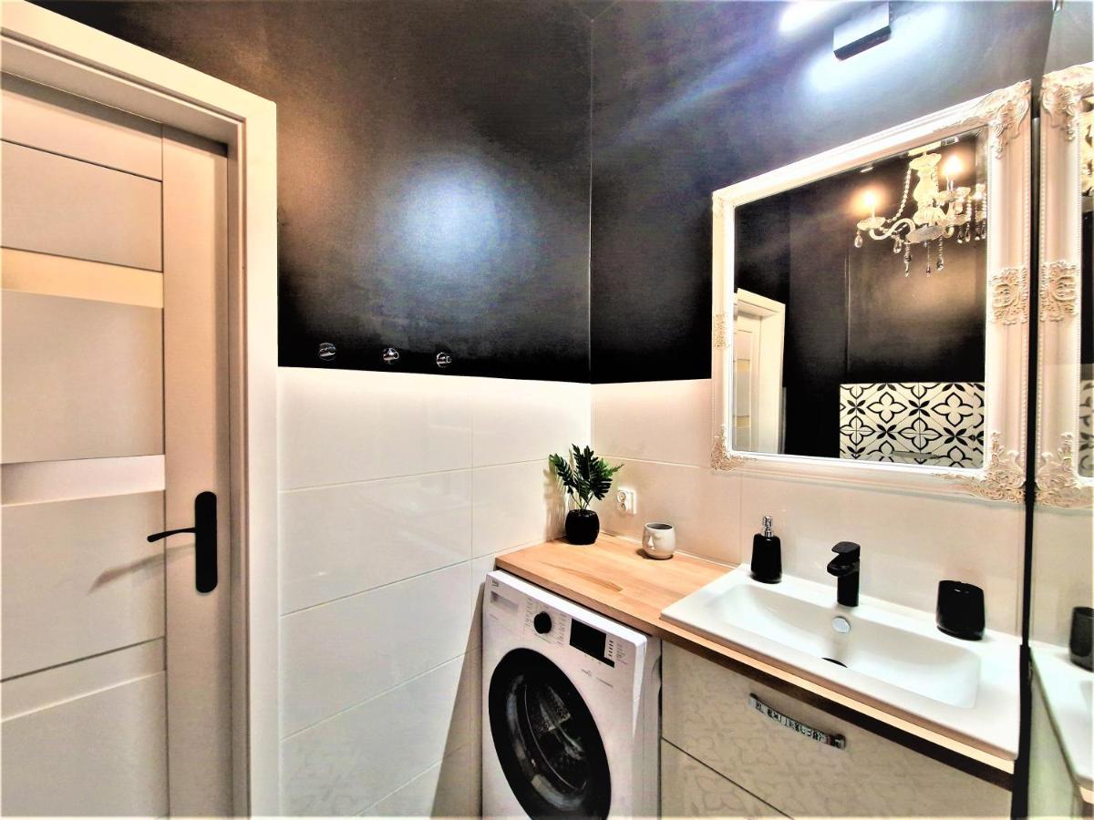 J&W Apartments Swietojanska Rooms Varsovia Exterior foto