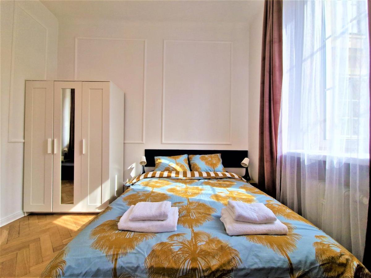 J&W Apartments Swietojanska Rooms Varsovia Exterior foto