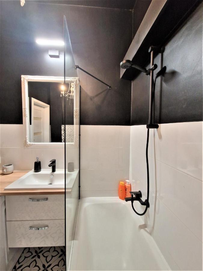 J&W Apartments Swietojanska Rooms Varsovia Exterior foto